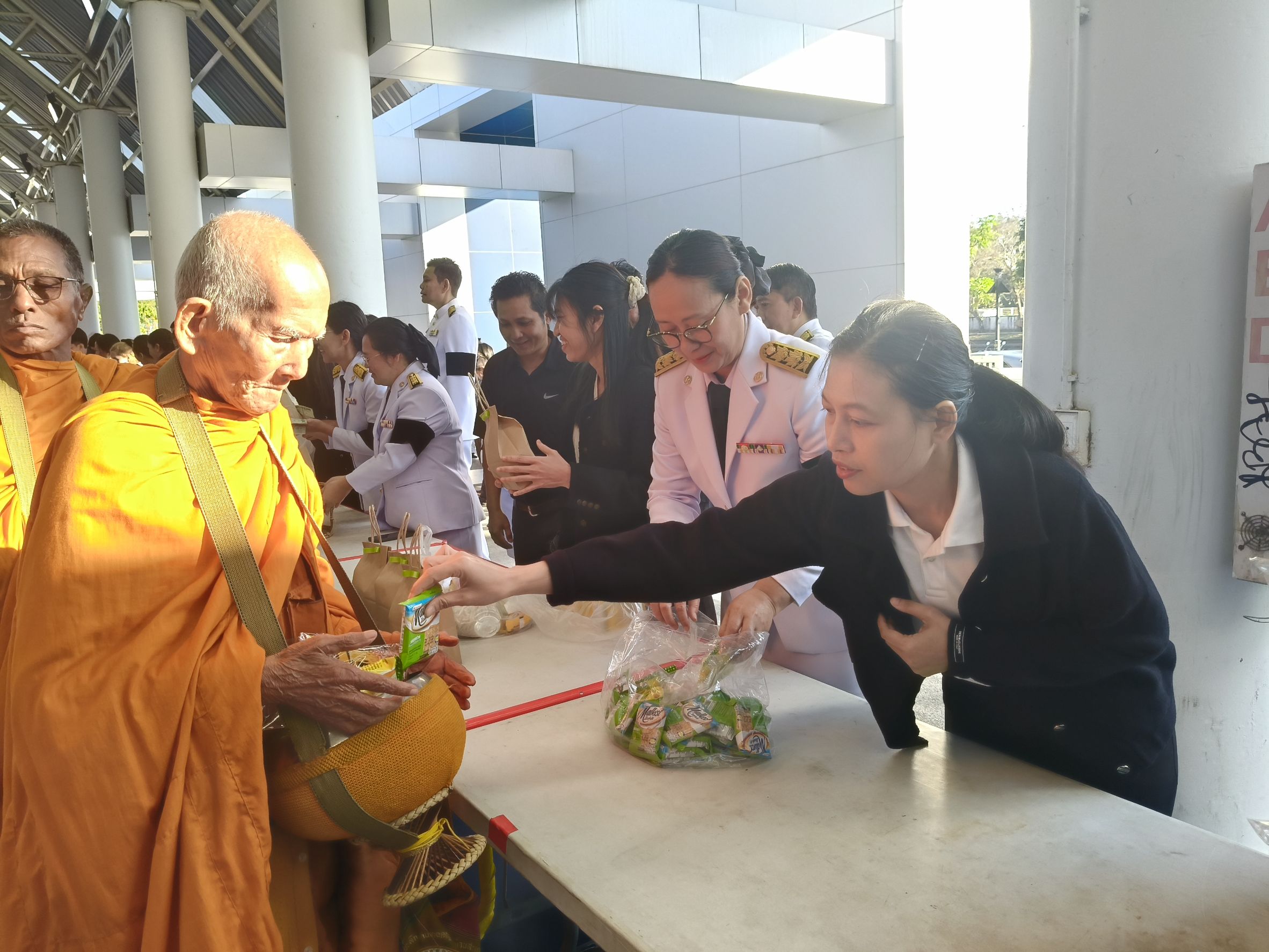 title - วันอาทิตย์ที่ 28 ธันวาคม 2568 นายประเสริฐ กาญจนเกียรติกุล มอบหมายให้ นายภาณุภณ วรฉัตรศิระ ผู้อำนวยการกลุ่มงานช่างและแผนที่ พร้อมด้วยข้าราชการและเจ้าหน้าที่ื ส.ป.ก.บุรีรัมย์ ร่วมรัฐพิธี วันสมเด็จพระเจ้าตากสินมหาราช จังหวัดบุรีรัมย์